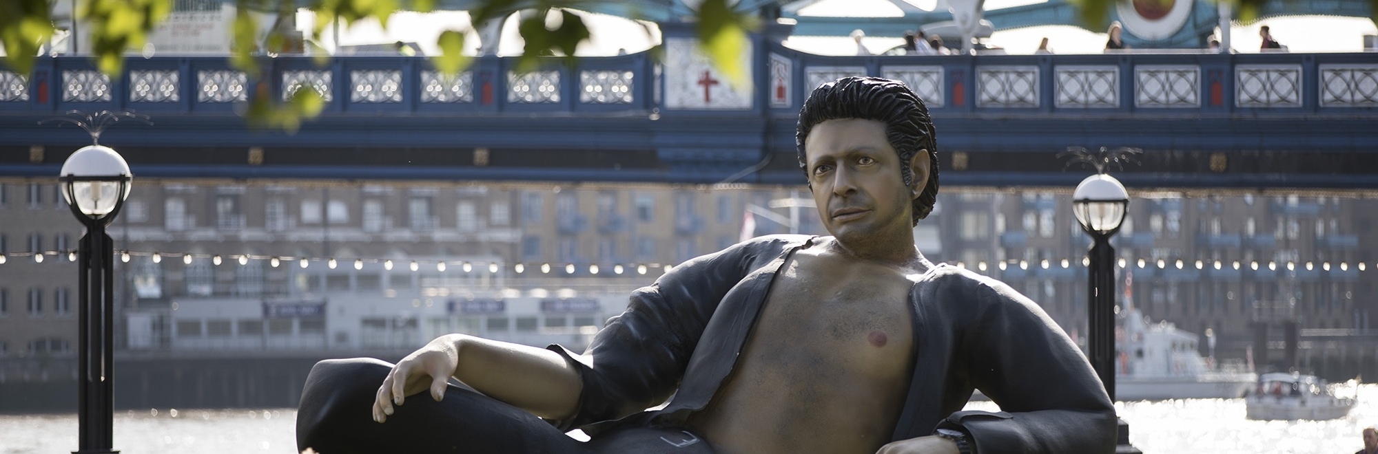 A giant statue of Jeff Goldblum next to Tower Bridge celebrates 25 years of Jurassic Park