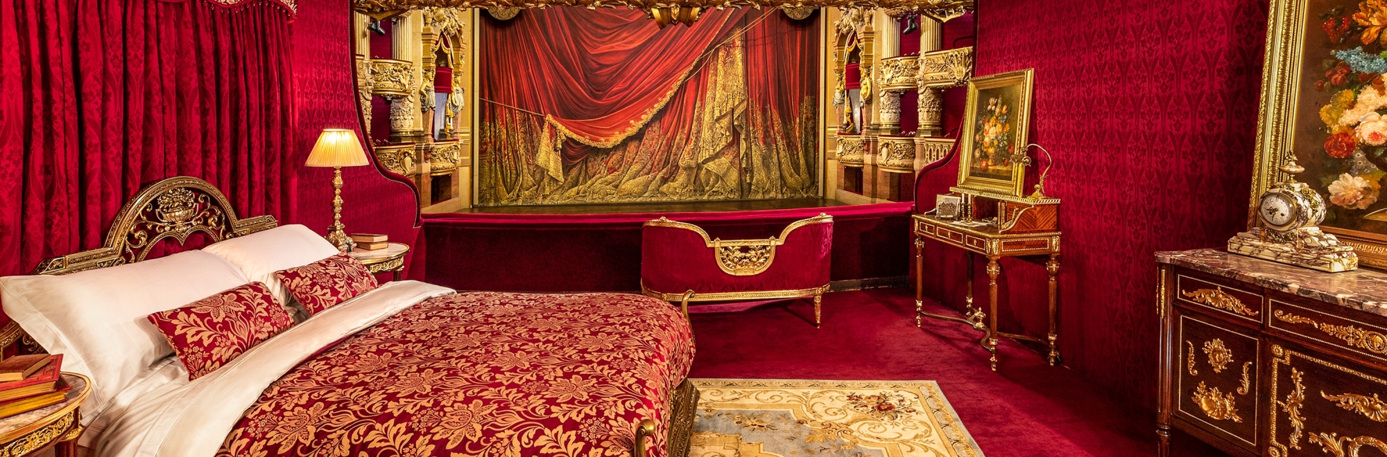 Creative Corner: Airbnb's Phantom of the Opera stay and pancakes!