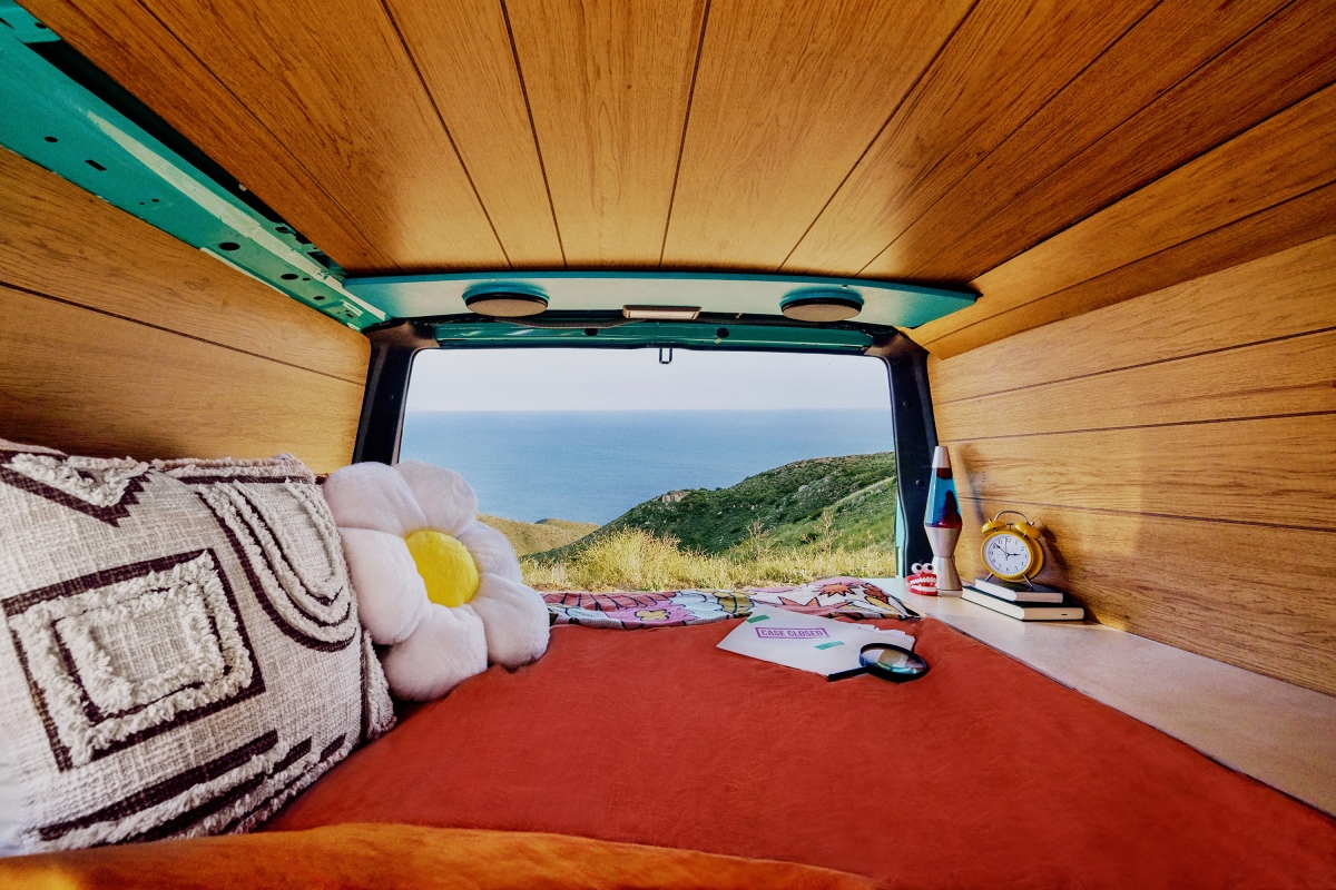 Mystery Machine Airbnb 02 Interior Credit Ja Tecson