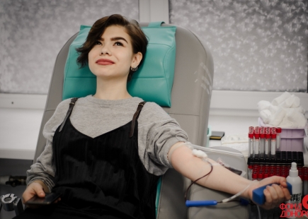 Fonddonorov Donating Blood Image Girl