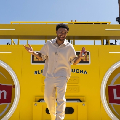 Lipton Kombucha unites Curtis Pritchard and Wes Nelson to give Brits free dance lessons at giant boombox party