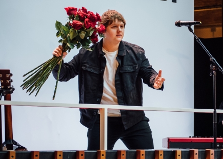 Lewis Capaldi Surprise Concert 49538347166 O