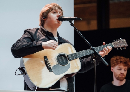 Lewis Capaldi Surprise Concert 49538571632 O