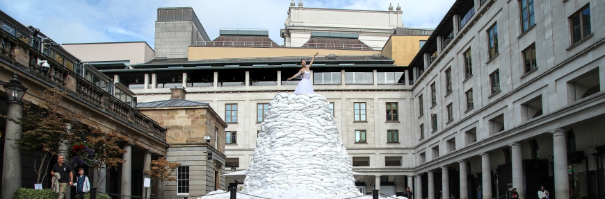 The ‘Defiant Dancer’ performs in London in support of Ukraine’s art and culture