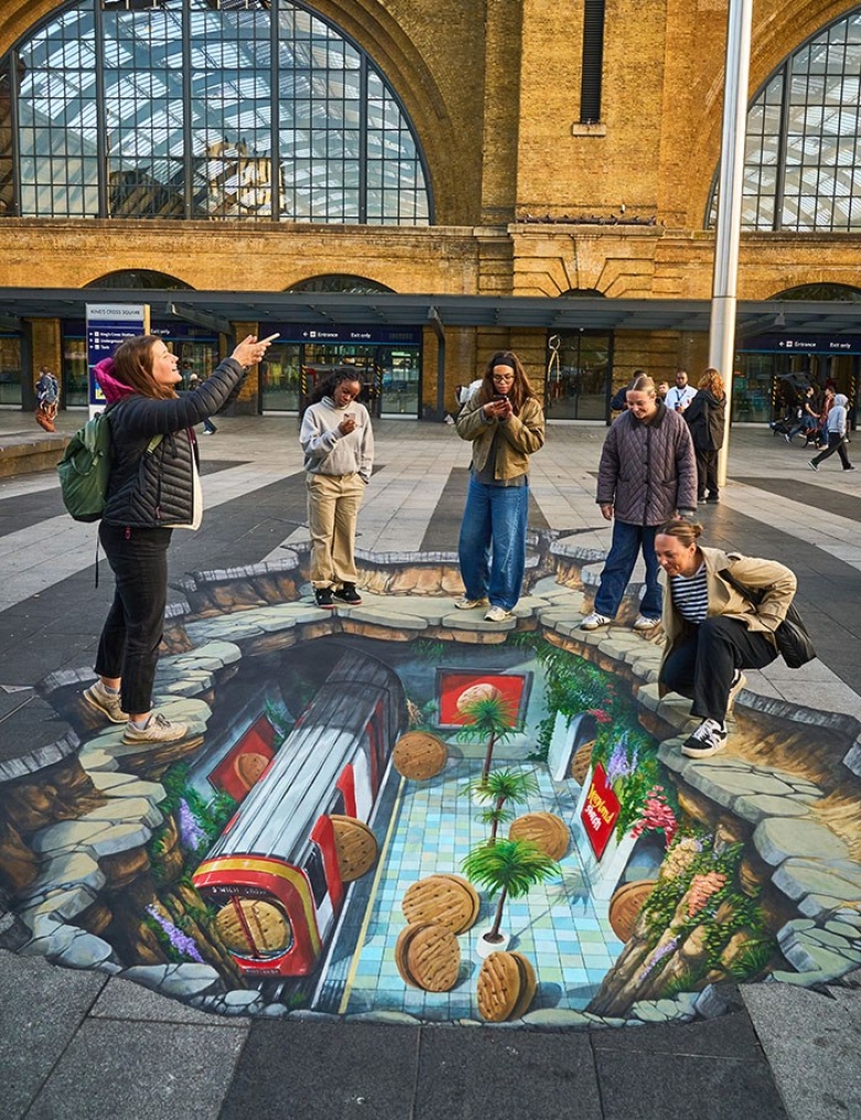 Utopian optical illusion designed to jolt Brits out of autopilot
